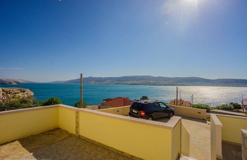 Zubovici Apartment | Apartment with balkony and sea view