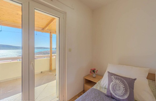 Zubovici Apartment | Apartment with balkony and sea view