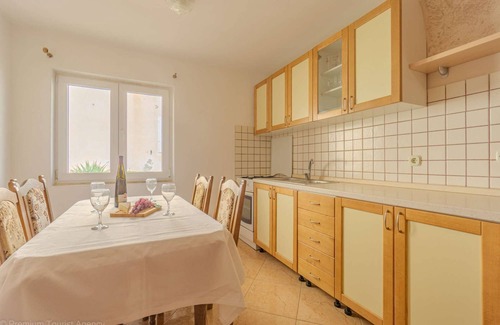 Zubovici Apartment | Apartment with balkony and sea view