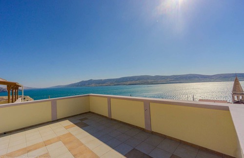 Zubovici Apartment | Apartment with balkony and sea view