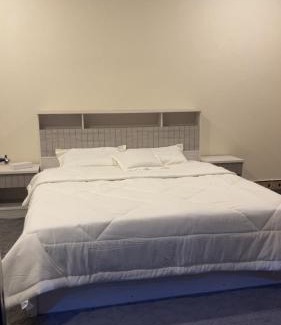 Al-Hamra'a Apartment | Apartment with bed room and salon
