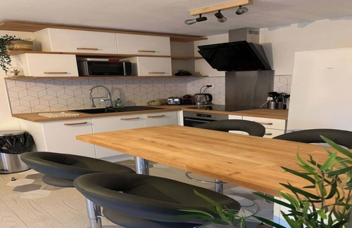 Toulouse North Apartment | Apartment with city view in Toulouse