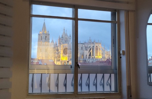 Leon Apartment | Apartment with excellent views of the Cathedral of León