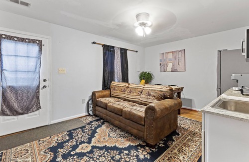 Sterling Apartment | Apartment with garage parking Patio close IAD