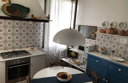 Santa Maria in Stelle Apartment | Apartment with garden in a period villa on the seafront