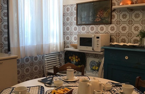 Santa Maria in Stelle Apartment | Apartment with garden in a period villa on the seafront