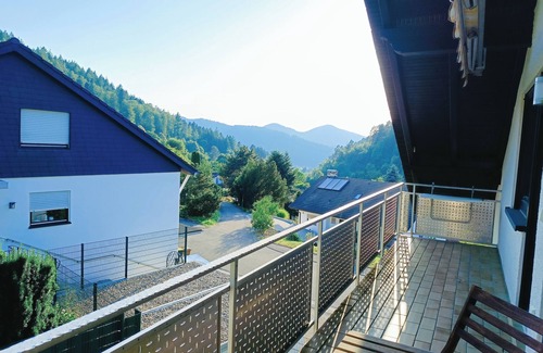Lautenbach Apartment | Apartment with panoramic balcony with reading material, games and fitness room