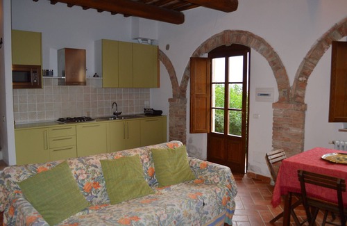 Asciano Apartment | Apartment with private garden in Tuscany