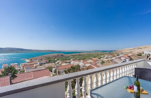 Zubovici Apartment | Apartment with sea view and pool