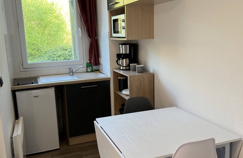 Equemauville Apartment | Apartment with swimming pool on the heights of Honfleur