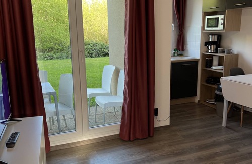 Equemauville Apartment | Apartment with swimming pool on the heights of Honfleur