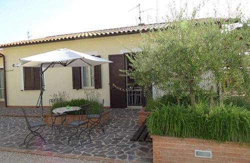 Spello Apartment | Apartment with swimming pool surrounded by park at 1km from of Spello