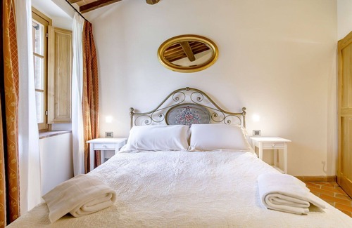 Monteriggioni Other | Apartment with WIFI, A/C, private pool, sauna, hot tub, TV, patio, panoramic view, close to Siena