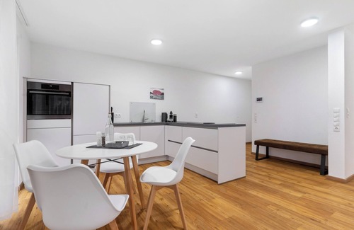 Rheinhausen Apartment | Apartment 'Wohnung 3' with Balcony and Wi-Fi