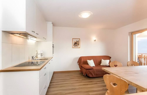 Velturno Apartment | Apartment 'Zolerhof Arnika' with Mountain View, Shared Terrace and Wi-Fi