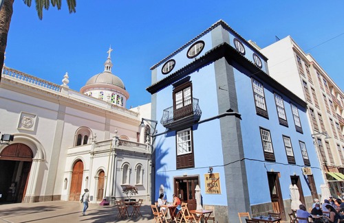 Historical Center Apartment | Apartmento El balcón de la Catedral with Mountain View, Balcony & Wi-Fi