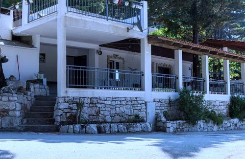 Kobas Apartment | Apartments Ammos - One Bedroom Apartment with Shared Terrace and Sea View (Veliki)