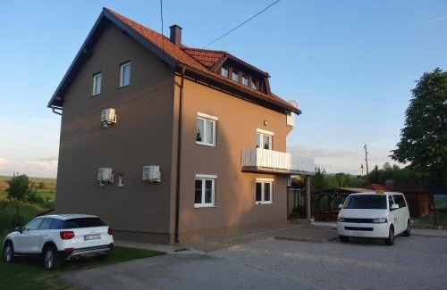 Dreznik Grad House | Apartments and Rooms Kristina