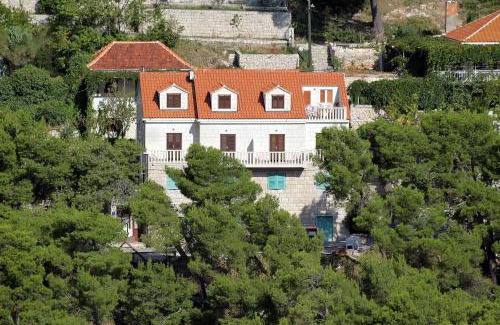 Pucisca House | Apartments and rooms with a swimming pool Pucisca, Brac - 5637