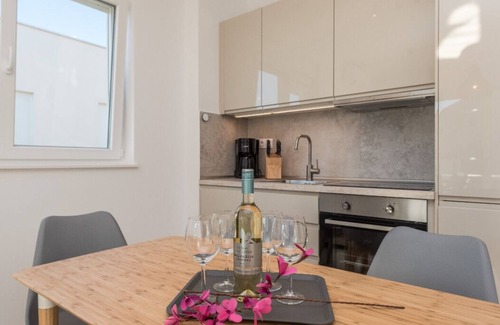 Novalja Apartment | Apartments for 24 with Pool and Grill