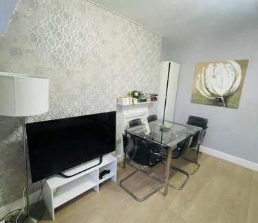 Royal Borough of Kensington and Chelsea Apartment | Apartments in the Heart of High Street Kensington