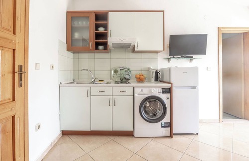 Istok Apartment | Apartments Ivo (36191-A3) - Makarska