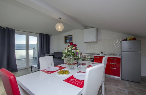 Ruskamen Apartment | Apartments Lorenzo (26581-A1) - Lokva Rogoznica