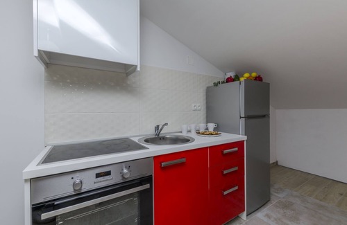 Ruskamen Apartment | Apartments Lorenzo (26581-A1) - Lokva Rogoznica