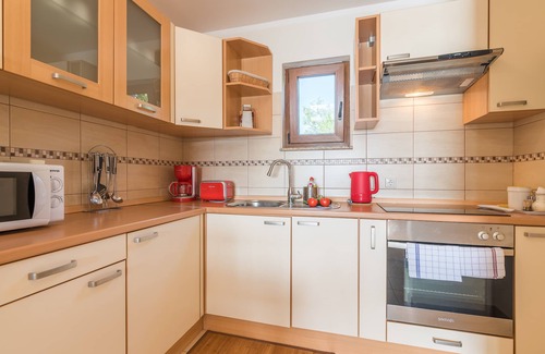 Klimno Apartment | Apartments Marjanca, (16182), Klimno, hr