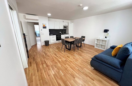 Funfhaus Apartment | Apartments next to Public Transport GG13