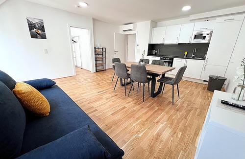 Funfhaus Apartment | Apartments next to Public Transport GG13