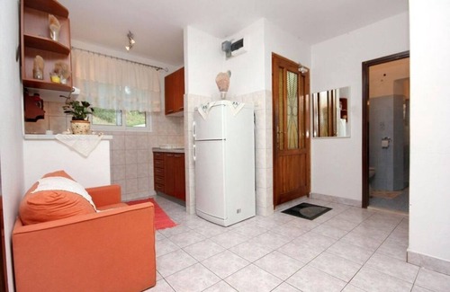 Cove Rogacic Apartment | Apartments Roki (103621-A1) - Vis - island Vis