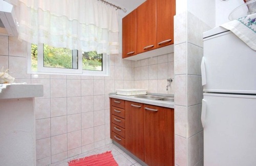 Cove Rogacic Apartment | Apartments Roki (103621-A1) - Vis - island Vis