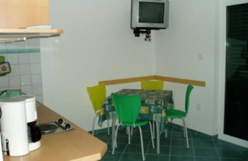 Lopar Apartment | Apartments Ruzica Musco, Green Apartment