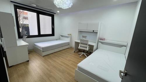 Andeok House | Apgujeong Homestay - Female only