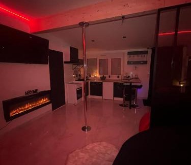 Chateau-Landon Apartment | Aphrodite LoveRoom