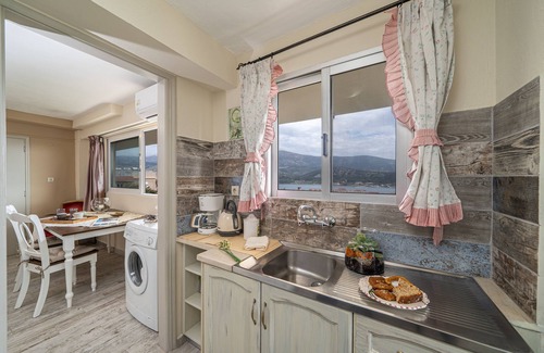 Argostoli Town Apartment | APHRODITE SUPERB SEA VIEW APARTMENT IN ARGOSTOLI