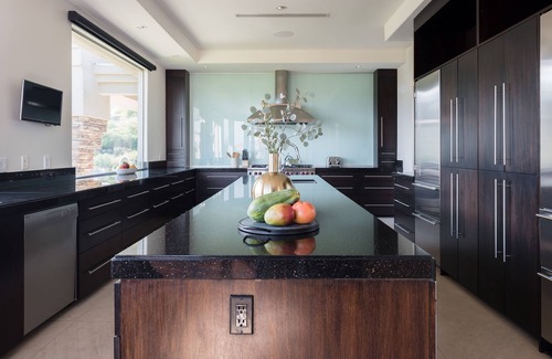 Tatum Canyon Villa | Apollo by AvantStay | 6BR Private Desert Oasis with Pool, Hot Tub & Movie Room
