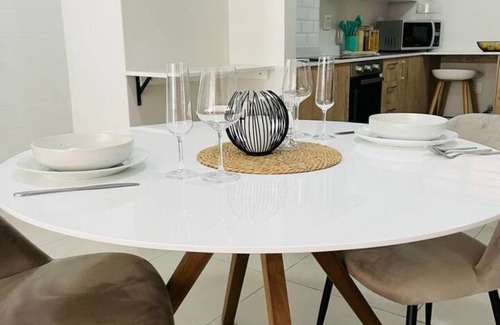 Greater Johannesburg Metropolitan Area Apartment | Apollo Luxe Modern Comfort 1 bed