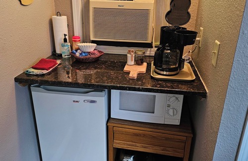 Bayfield Apartment | Apostle Is.'s gateway/next scenic marinas/fireplace/jacuzzi/corner w 4 windows