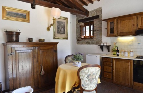 San Pietro a Cegliolo Apartment | APP. GLICINE x2 Beautiful farmhouse surrounded by nature, with swimming pool just 3 km from Cortona