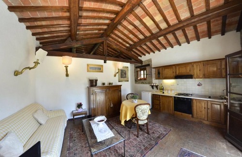 San Pietro a Cegliolo Apartment | APP. GLICINE x2 Beautiful farmhouse surrounded by nature, with swimming pool just 3 km from Cortona
