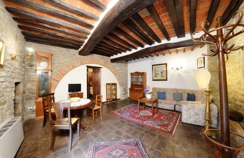 San Pietro a Cegliolo Apartment | APP. ORTENSIA x3 Beautiful farmhouse surrounded by nature, with swimming pool just 3 km from Cortona