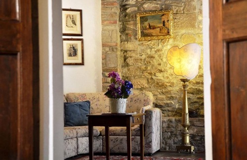 San Pietro a Cegliolo Apartment | APP. ORTENSIA x3 Beautiful farmhouse surrounded by nature, with swimming pool just 3 km from Cortona