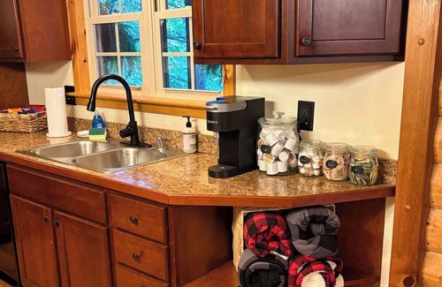 Stanton Cabin | Appalachian Lookout RRG | Hot Tub | Wifi