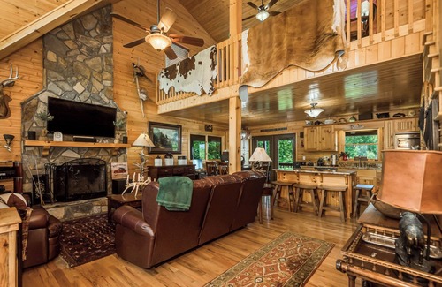 Piney Creek Cabin | Appalachian Mtn Cabin Near New River State Park!