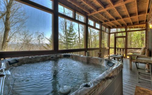 Blue Ridge Villa | Appalachian Sunrise Amazing views Close to Blue Ridge hike from the cabin