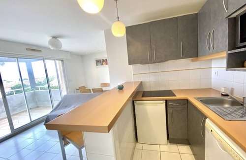 Le Grau-Du-Roi Apartment | Appart Climatisé, 2 Chambres, Garage et Piscine, Proche mer et Centre Ville