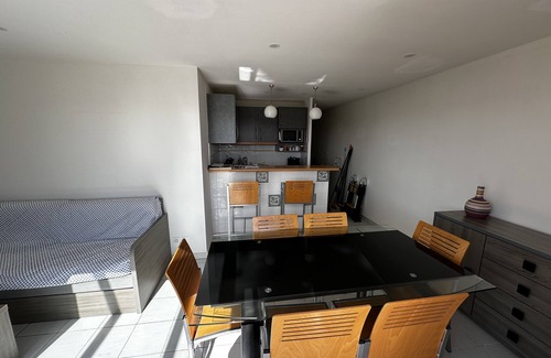 Le Grau-Du-Roi Apartment | Appart Climatisé, 2 Chambres, Garage et Piscine, Proche mer et Centre Ville