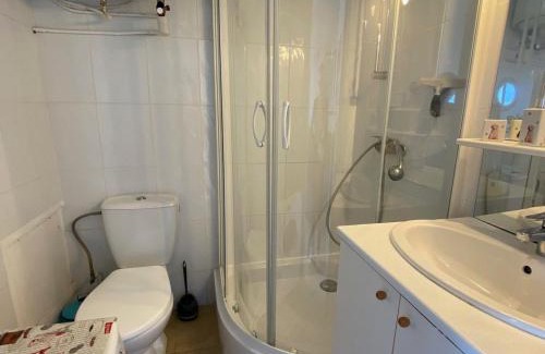 Balaruc-les-Bains Apartment | Appart cosy à Balaruc-les-Bains, proche Thermes, animaux admis, climatisation - FR-1-503-101
